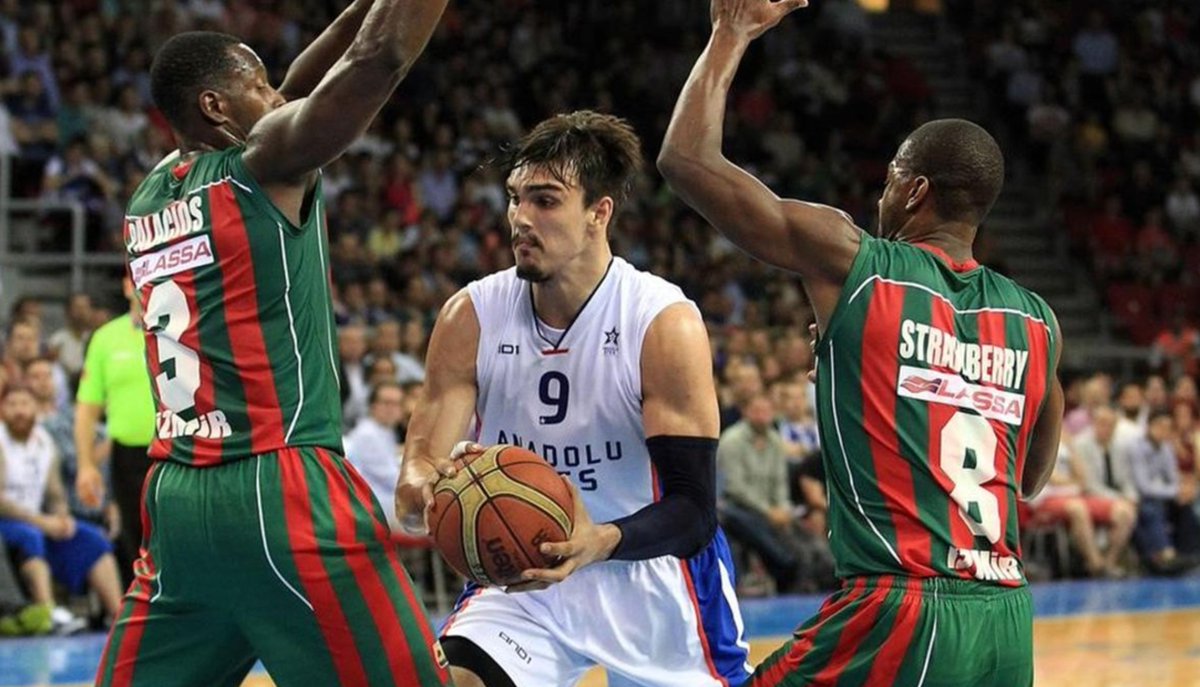 🔙 Anadolu Efes ile Pınar Karşıyaka en son lig finali oynadığında:

▪️ 1 Dolar 2.67 TL, 1 Euro 3.07 TL'ydi
▪️ Asgari ücret 949 TL'ydi
▪️ COVID-19 isimli bir virüsün varlığından haberimiz yoktu
▪️ Vitto Brown 19 yaşındaydı ve Soner Sarıkabadayı'nın müziğiyle tanışmamıştı
▪️ 12