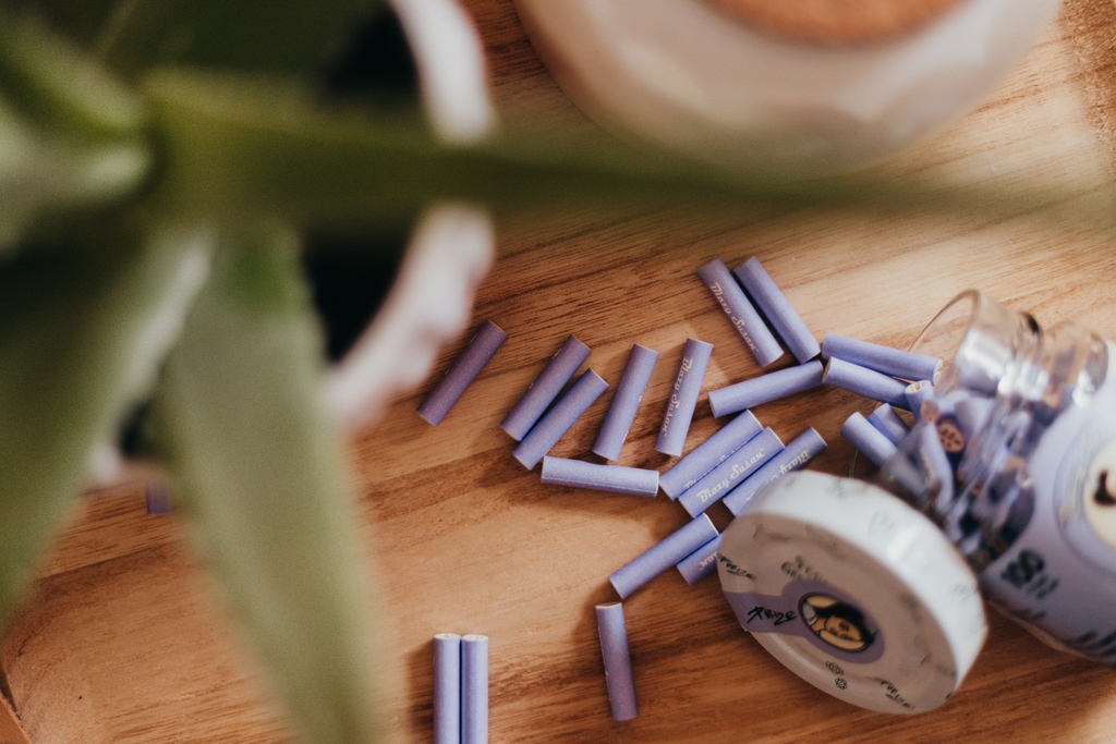 Blazy_Susan's tweet photo. Enjoy a smooth pull with our Purize tips! These tips work by filtering out unwanted elements through coconut-activated charcoal housed in ceramic caps!🙌💜

#purpleaesthetic #purize

📷️: @kaylista.co https://t.co/Gpg38Nshi7