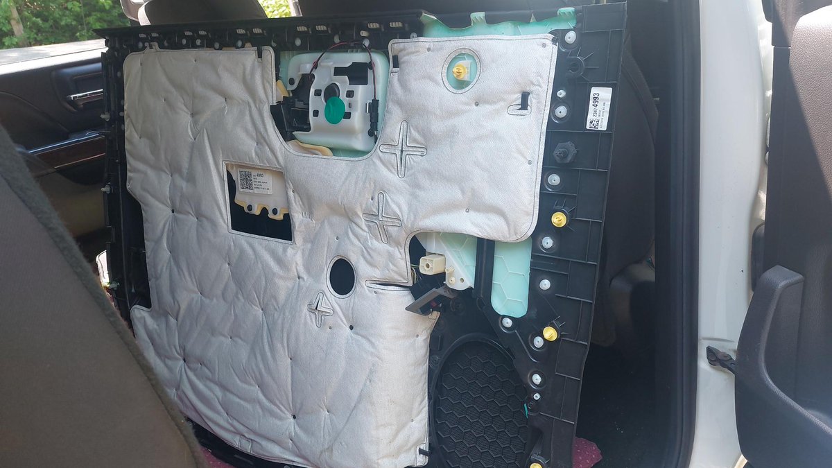 bushcrafter79's tweet photo. Got a confession
I really didn't want to drill holes in my doors.
Instead I removed all the door panels and rust proofed inside the door by hand.
Ya, forgot to plug the speaker in the first one, and had to pull it open and repeat
#diy
#Rustproofing
#NoStealership https://t.co/30yWCaqj1E