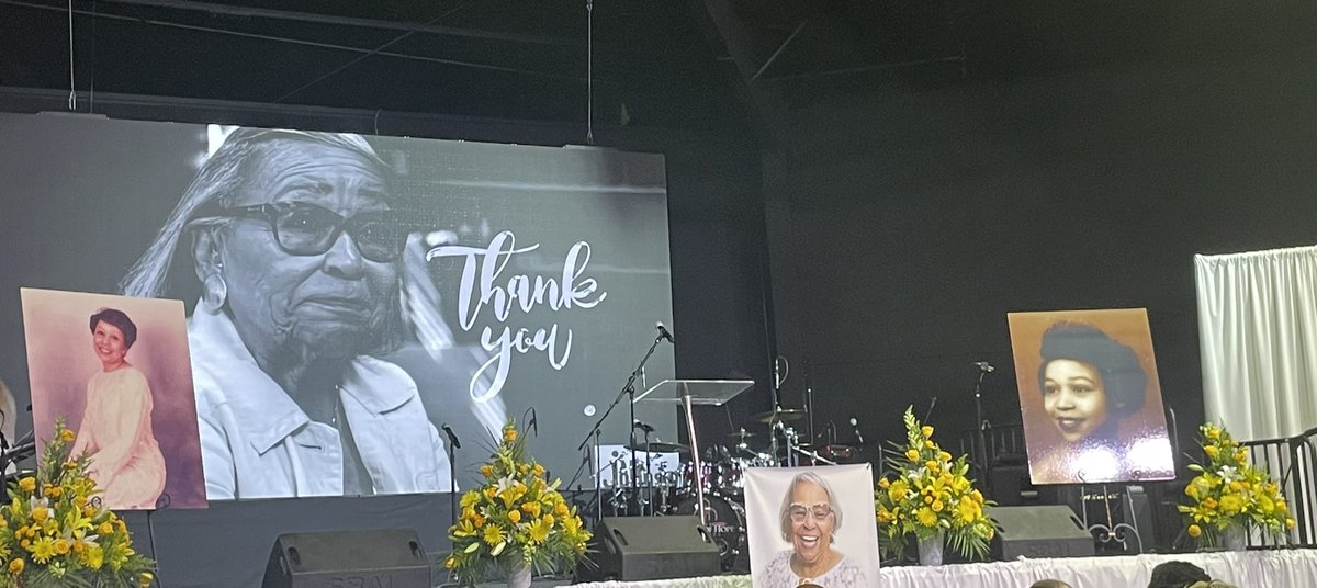 SRdataanalyst's tweet photo. Feeling grateful π₯² my kids were apart of this! What a wonderful life she lived and a beautiful legacy she leaves behind β€οΈ#dolikewise β€οΈ JLC #strongfoundation https://t.co/HdstCMDFmv