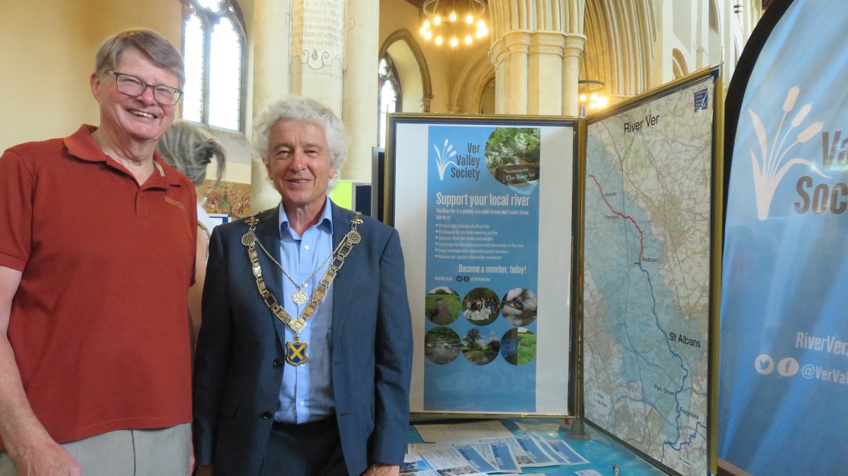 It was cool today in @StAlbansCath, the perfect place for a day talking #chalkstreams with the locals, visitors, MP @libdemdaisy, the city's Mayor @StAlbansCouncil and more. Thank you everyone for caring so much about the #RiverVer. #StAShowcase #Sustfest23
