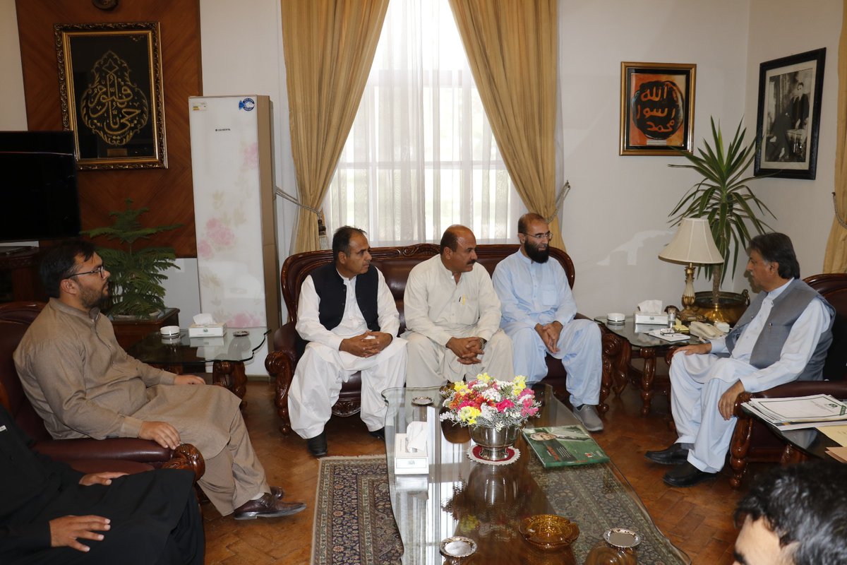 گورنر بلوچستان <a href="/Gov_Balochistan/">Governor Balochistan</a> جناب عبدالولی کاکڑ صاحب کا بلوچستان کے فارماسسٹس کے فور ٹائیر سروس سٹرکچر کے حق کو تسلیم پر ہم انکے مشکور ہیں اور حکومت بلوچستان <a href="/dpr_gob/">Govt. of Balochistan</a> سے گزارش ہے کہ وہ سٹینڈنگ کمیٹی اور گورنر کے سفارشات پر عمل کرتے ہوئے فور ٹائیر سروس سٹرکچر کو منظور کرے۔