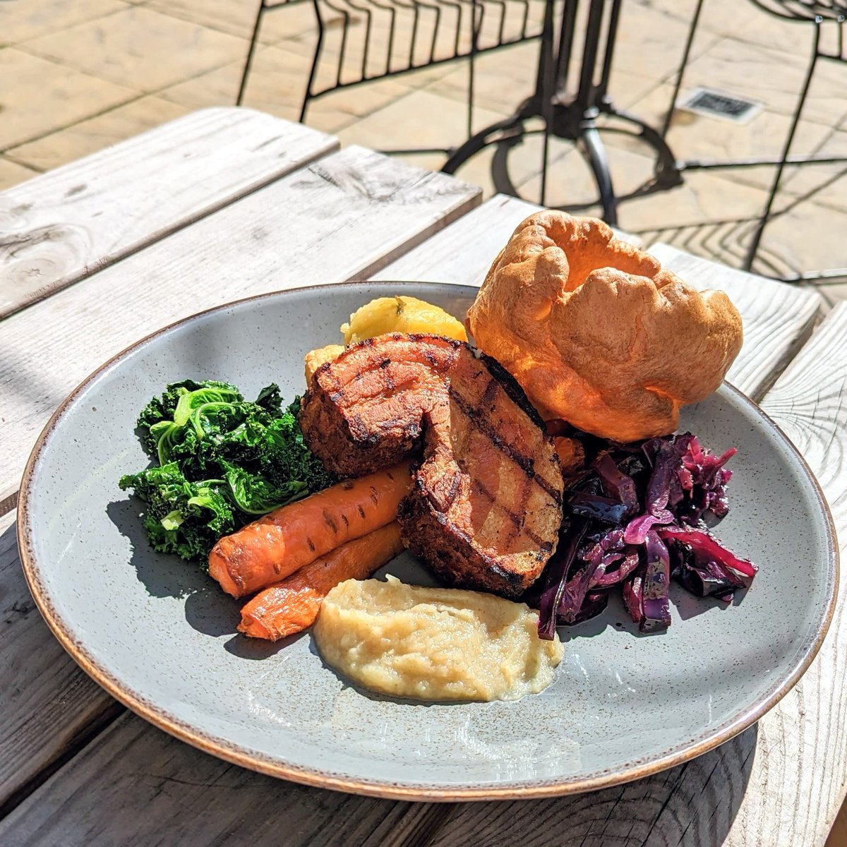 Join us tomorrow for another day of sunshine and roast dinners 😍 Book your table online now or give us a call!
