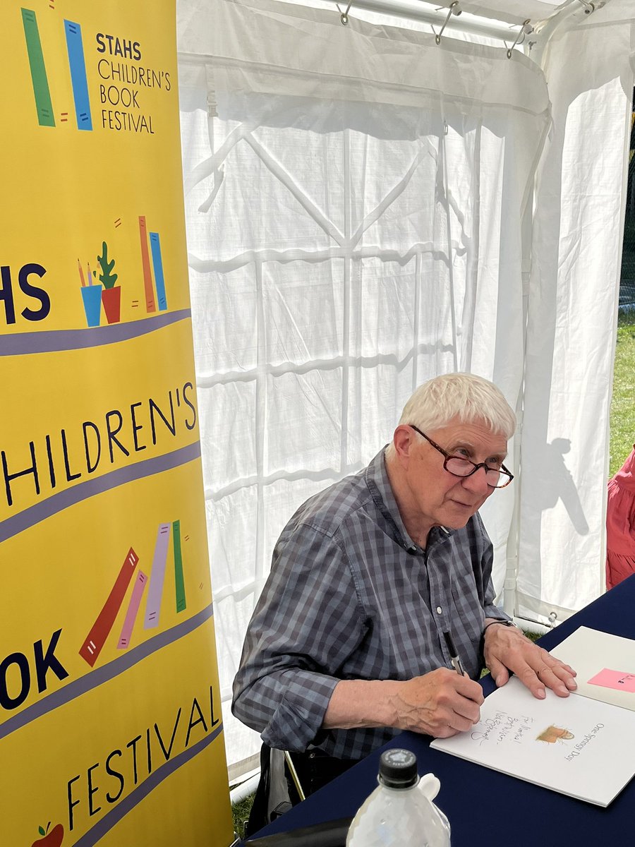 HarperCollinsCh's tweet photo. We’ve had such a lovely day with @rosswelford and Nick Butterworth at STAHS Children’s Books Festival! Thank you to all those who joined us for time-travelling magic and Percy the Park Keeper fun 🐒📚 https://t.co/d2aiGNAHyw