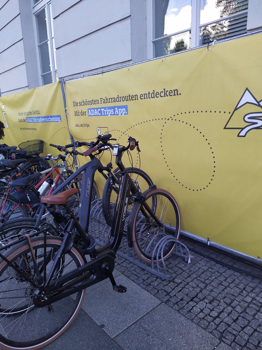 Wenn der #adac als Anti-Fahrrad-Verein damit wirbt, Stellplätze für Fahrräder anzubieten, kann ja nichts gescheites dabei herauskommen🧐#wiesbaden