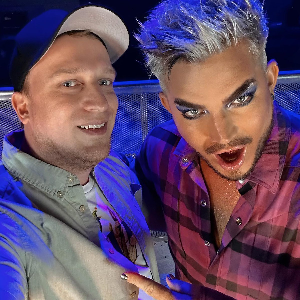 dianik_bg's tweet photo. 📸 LET‘S TAKE A SELFIE 📸
@adamlambert #localcrew #viphost #crewloveistruelove #cologne #highdrama #lovemyjob #liveshow
https://t.co/h9OWeIluXz https://t.co/64TeEoBlzX