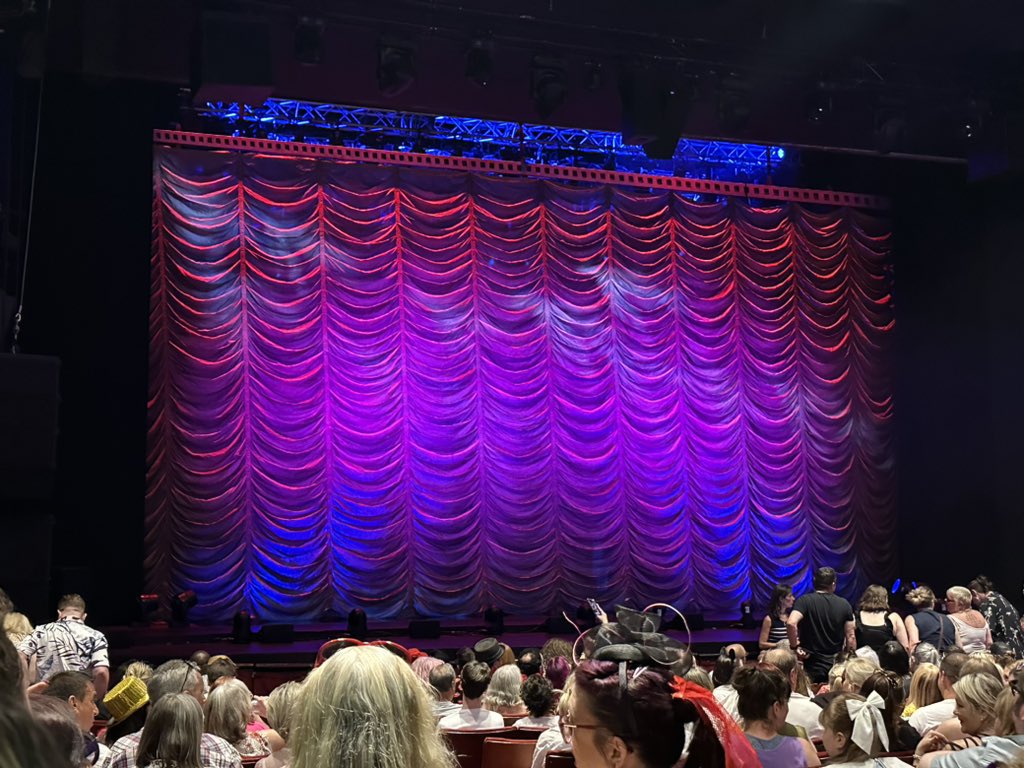 debicoote's tweet photo. Once again @stephenwebb1983 and all the cast were incredible in @rockyhorroruk this afternoon 👠 It’s been 30 years since @lorddan180 took me to see the show for the first time and this time we took our 2 daughters who loved it! Thanks to all involved for a great show 👏🏻👏🏻👏🏻 https://t.co/ctBoi3bldL