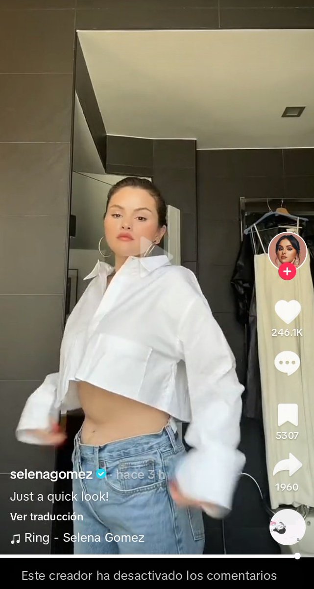 jbarizzle's tweet photo. "Hailey Bieber effect 💋" and she deactivated the comments😭😭 https://t.co/ohdmZENiXE