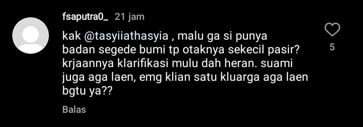 revimrlt's tweet photo. Komenan netizen dari sekian banyak yang paling bikin gua ngabrut ya cuma ini WKWKW. Fakta tasyi https://t.co/7X0Etc8mqD