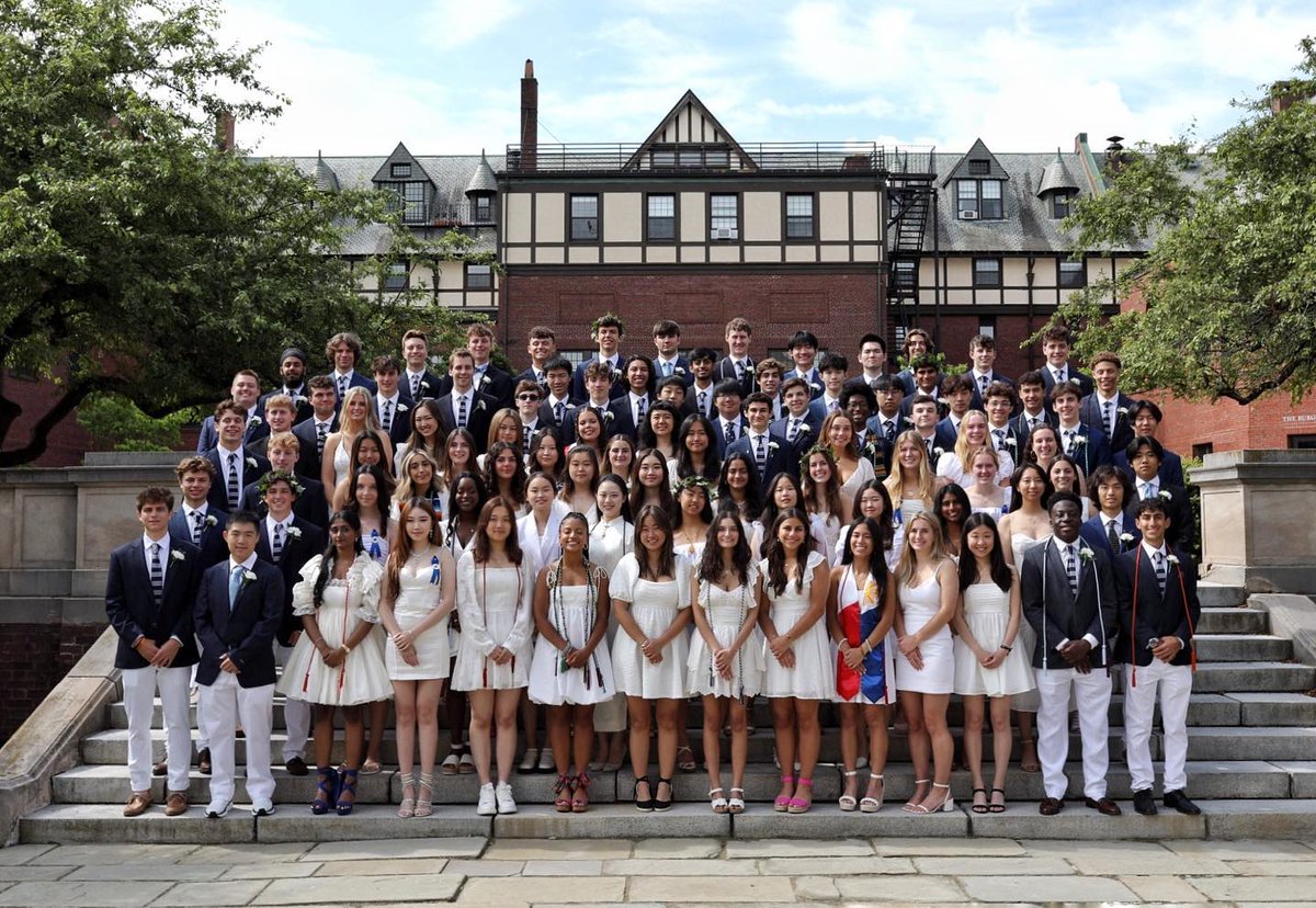 In the words of your valedictorian, Alden Mehta ’23, sail on, Class of 2023! ⛵️🦁🎓🎉 #smprizeday #smlionpride #classof2023 📸 cred: Thorn & Petal Films (thornandpetalfilms.com)