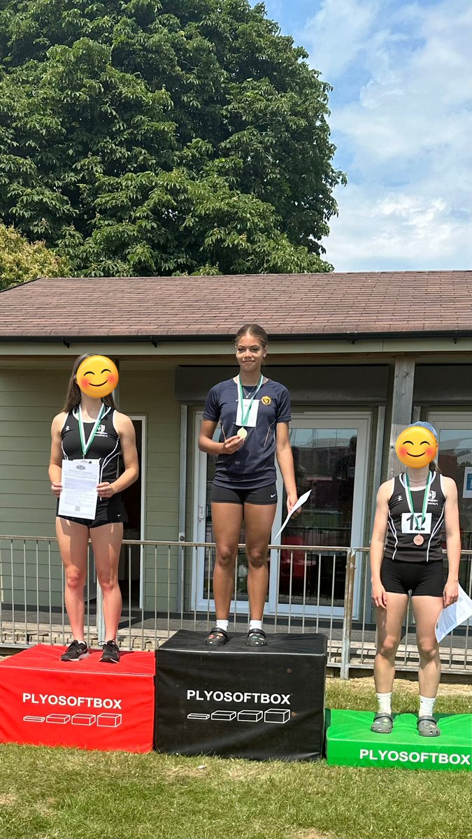 Great effort for laila today at Wiltshire School championships pb in 100m IG & 80mh! First place for both events🥇🥇@LP_Academy @DoingItForDan @gllsf