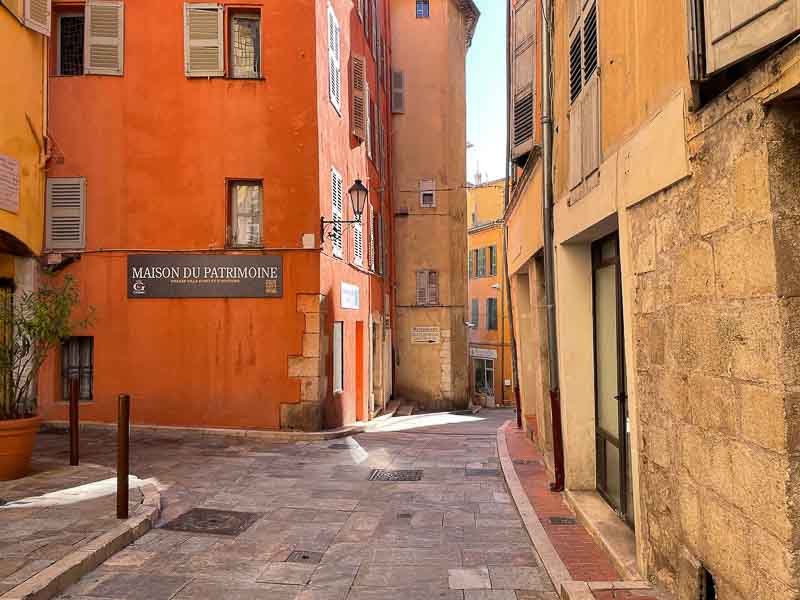 Headed for the French Riviera? Here's a Guide to Grasse, France: Perfume Capital Of The World - offbeatfrance.com/grasse-france-…