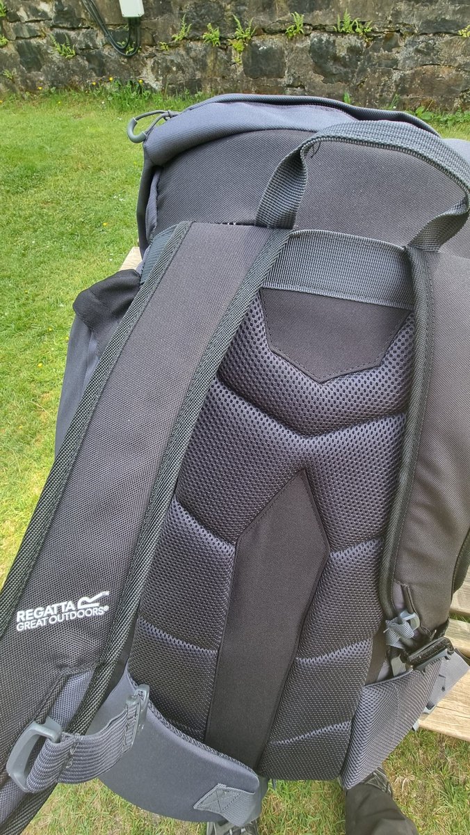VegasIII's tweet photo. @RegattaOutdoors Just what you need on a 1 day old backpack, on a 2 day walk on part of the West Highland Way!  I know it's not an Osprey but c'mon 1 days walking!!!! https://t.co/2BqoRVwGYm