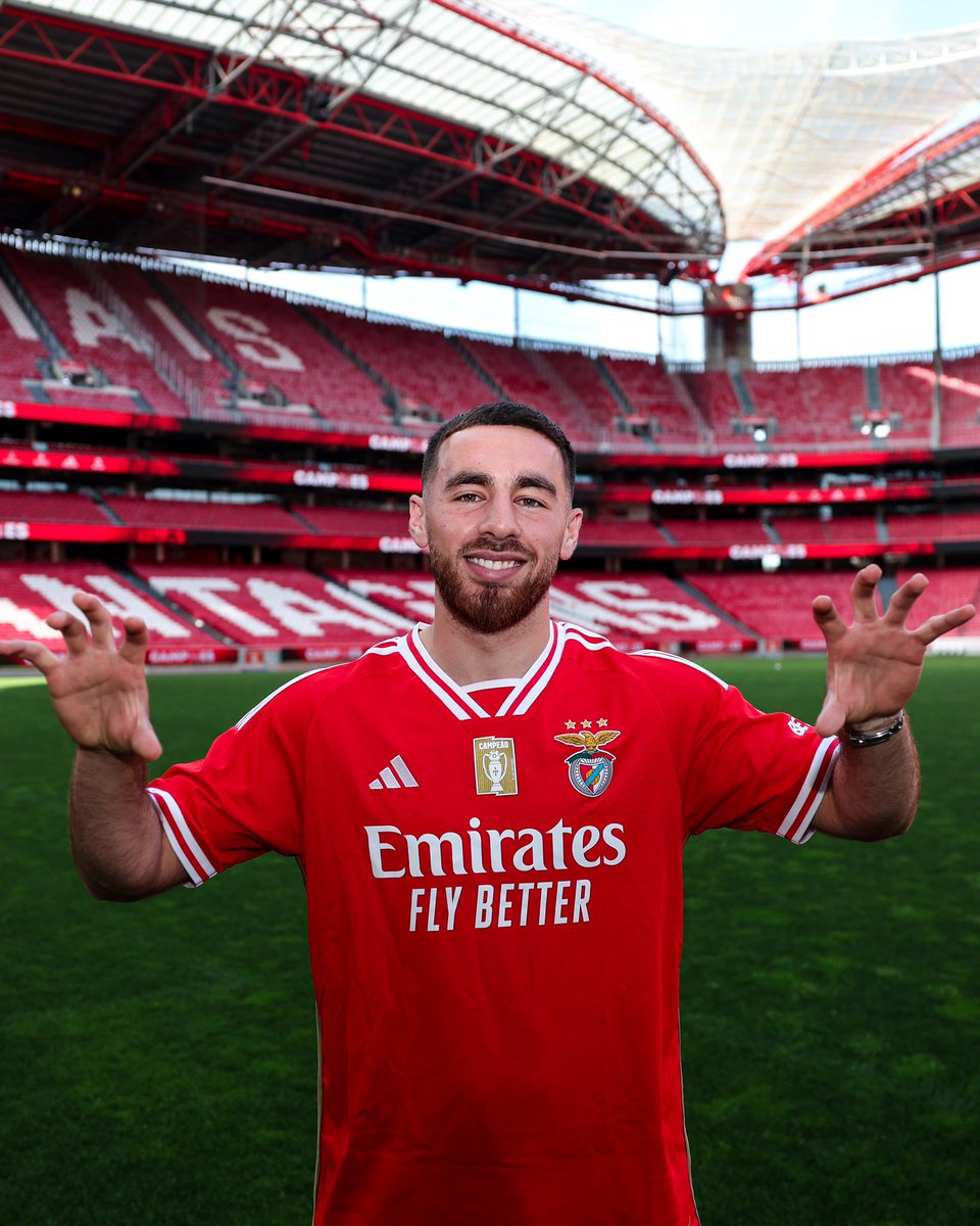 Muito obrigado a todos Benfiquistas pela calorosa recepção! Já me demonstrarem a grandeza do nosso clube. Estou ansioso para iniciar esta nova aventura e vou dar o meu melhor a este clube, que significa tanto para vocês todos. Até breve!

Carrega Benfica! ⚪️🔴 🦅