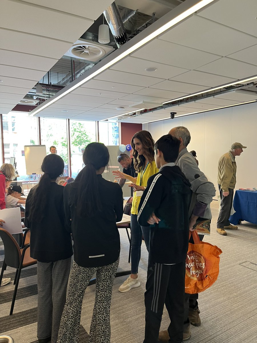 Jala @UofGMHW taking to people about Global Stressors which was a really creative activity