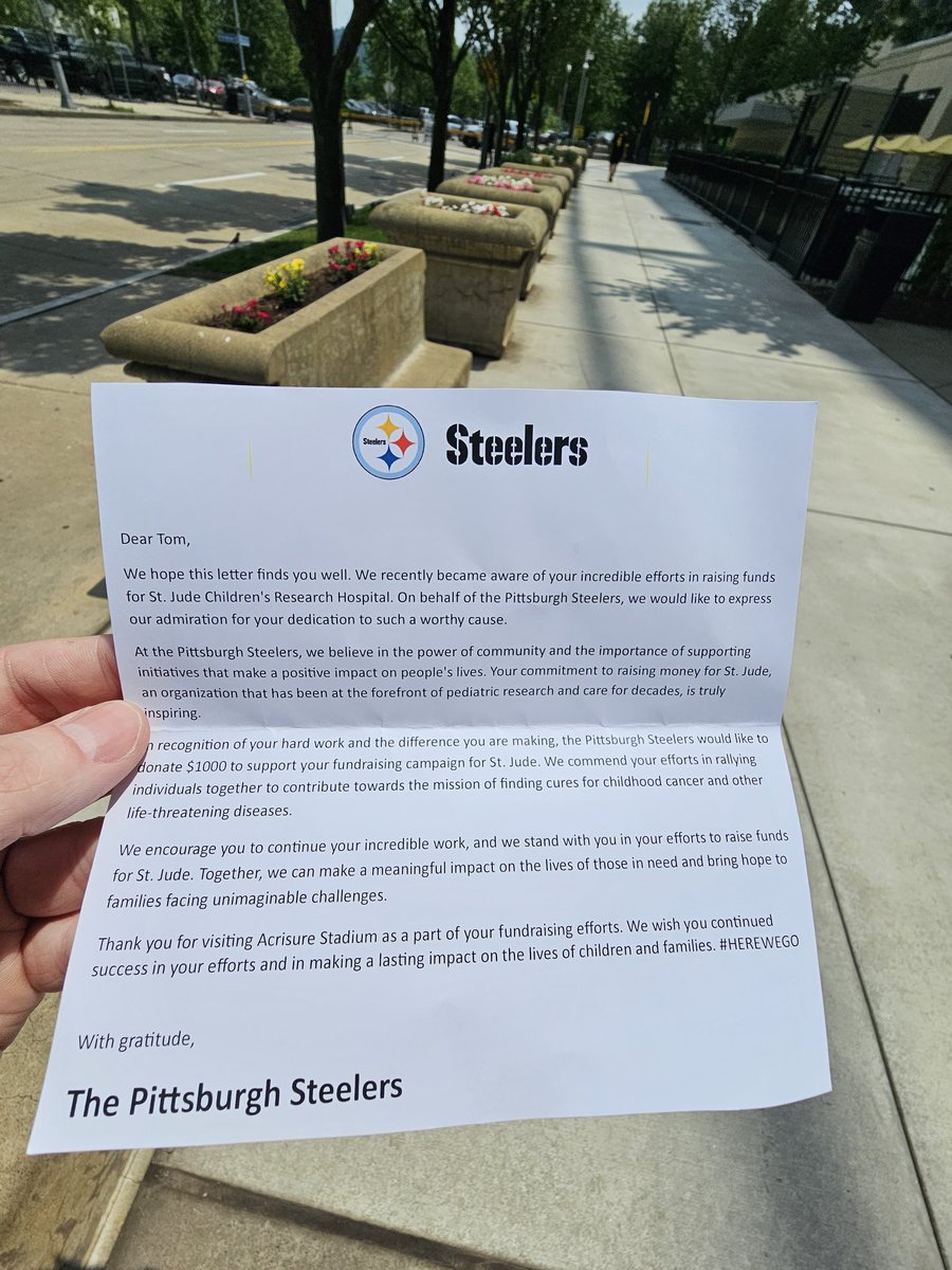 tomgrossicomedy's tweet image. Wow.

Absolutely in awe. 

The @steelers were so so incredible. Not only did they welcome us with open arms, but they also donated $1000 to St. Jude. 

Thank you, thank you, thank you.