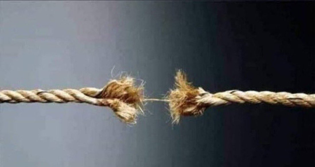 Eu tentando segurar o riso em momentos sérios