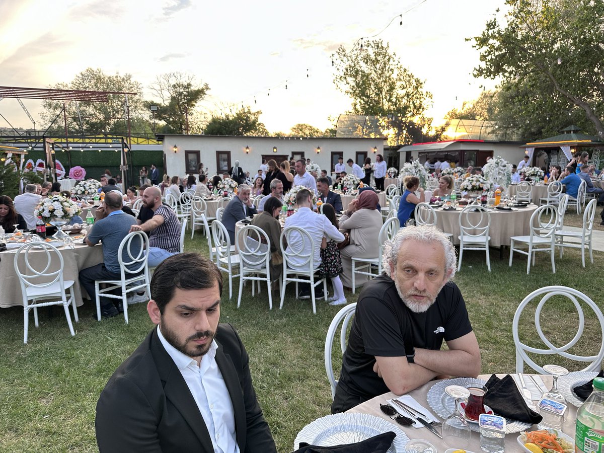 Yes Estate Gayrimenkul Sahibi Yeşim Yilmaz’ın
Oğlu Deniz ve Nur’un düğün merasimine şahitlik ettik.

İnşiroğlu ve Yılmaz ailelerini tebrik ediyor, genç çiftlere mutluluklar diliyorum.
