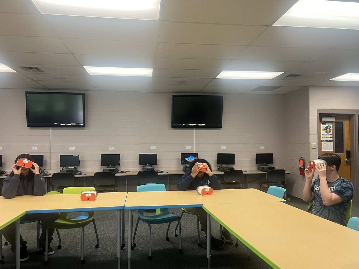 School is winding down and most have finished their final projects. So today I took some Media Art students on a virtual field trip! We visited famous art galleries around the world.  #STEAMteacher #artedu