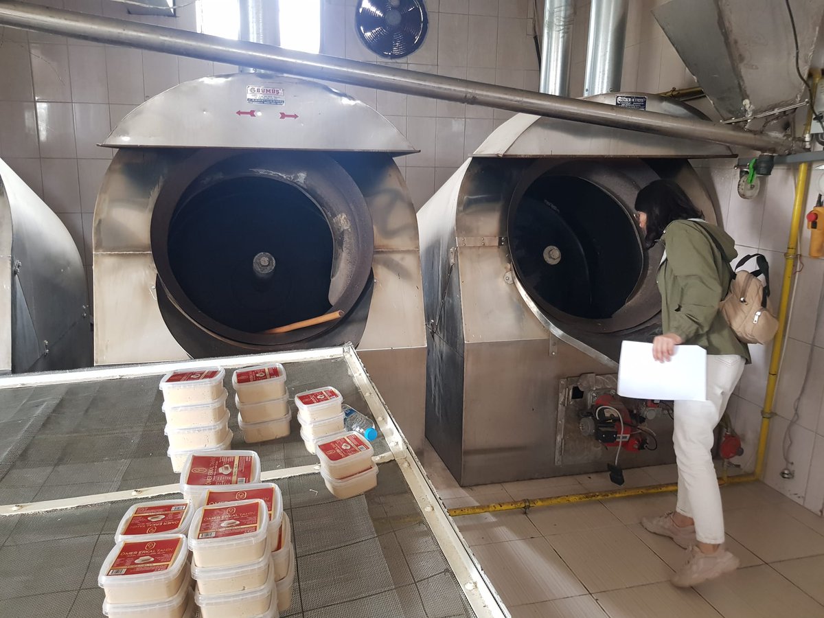 #Korkuteli'de #domatesgüvesi zararlısına karşı asılan tuzakları kontrol ederek üreticileri bilgilendirdik. #Elmalı'da gıda üretimi yapan işletme imalathanelerinde #gıdagüvenliği denetimi gerçekleştirdik.

#Alo174Gıda
#GelecekTarımda

<a href="/ibrahimyumakli/">İbrahim Yumaklı</a> 
<a href="/ersinyazici1/">Ersin YAZICI</a>
<a href="/gokhankaraca_/">Gökhan Karaca</a>