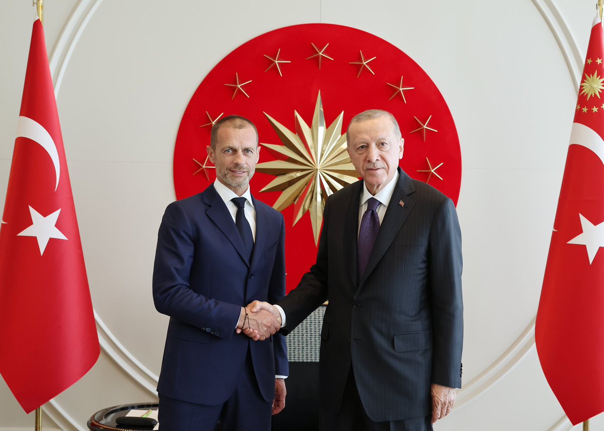T.C. İletişim Başkanlığı (@iletisim) on Twitter photo Cumhurbaşkanımız <a href="/RTErdogan/">Recep Tayyip Erdoğan</a>, UEFA Başkanı Aleksander Ceferin'i Atatürk Havalimanı'nda kabul etti. Cumhurbaşkanımız <a href="/RTErdogan/">Recep Tayyip Erdoğan</a>, UEFA Başkanı Aleksander Ceferin'i Atatürk Havalimanı'nda kabul etti.