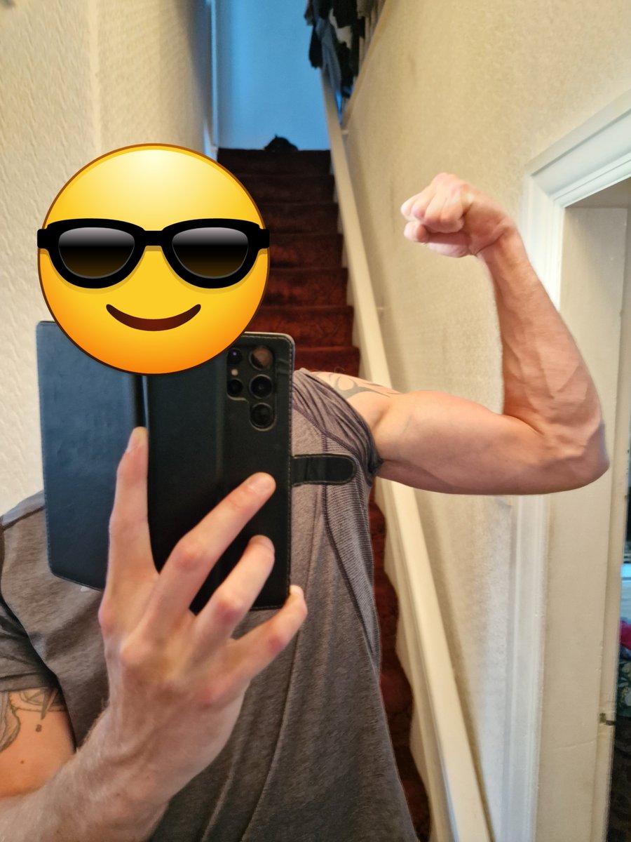 Crowie92's tweet photo. Gym progress after 2 months graft and eating 5000+ calories a day #gymlife #bulking #weightgain #Training #gym https://t.co/Ngjb0Dzbrl