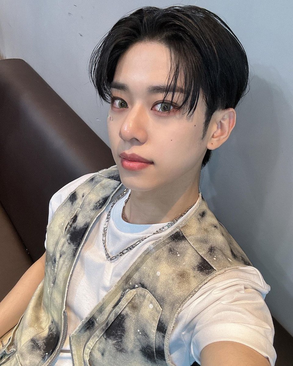 AB6IX_DONGHYUN's tweet photo. 루져~ 👎루져~👎 https://t.co/zPC8bWGZpQ