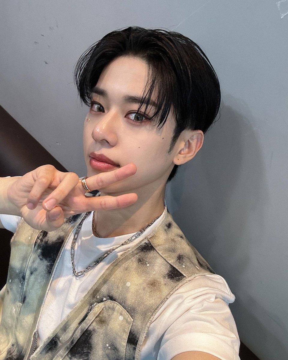 AB6IX_DONGHYUN's tweet photo. 루져~ 👎루져~👎 https://t.co/zPC8bWGZpQ