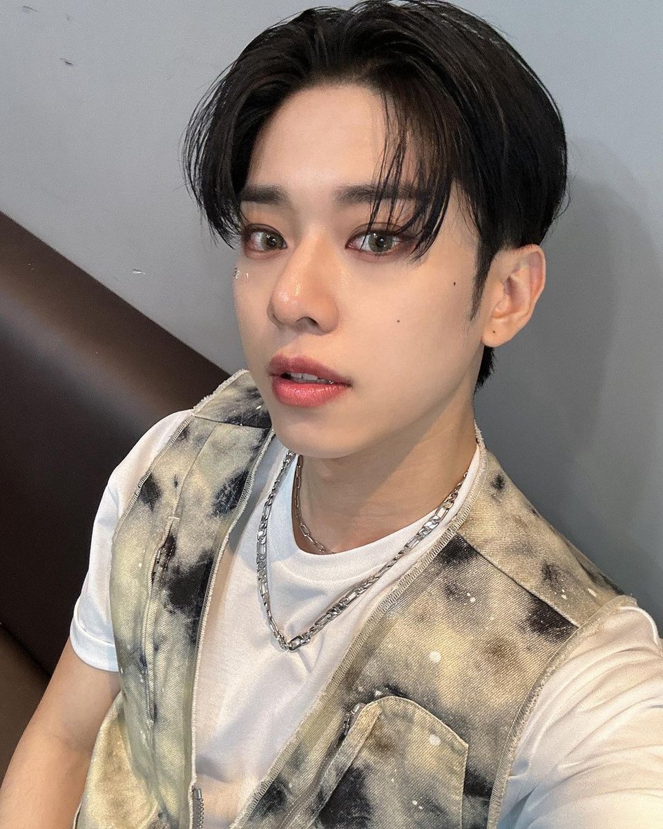 AB6IX_DONGHYUN's tweet photo. 루져~ 👎루져~👎 https://t.co/zPC8bWGZpQ