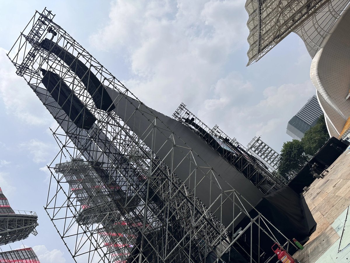 zsoundnigeria's tweet photo. Dual-purpose World class professional stage, light and sound. Imagine what this sound is like!
What's your choice for line array system?
#zsoundnigeria #zsoundwestafrica #zsoundproaudio 
#zsoundafrica #linearraysystem #zsoundevents #zsoundlinearray #zsoundtraining #eventplanner https://t.co/Kw1DSlic9N
