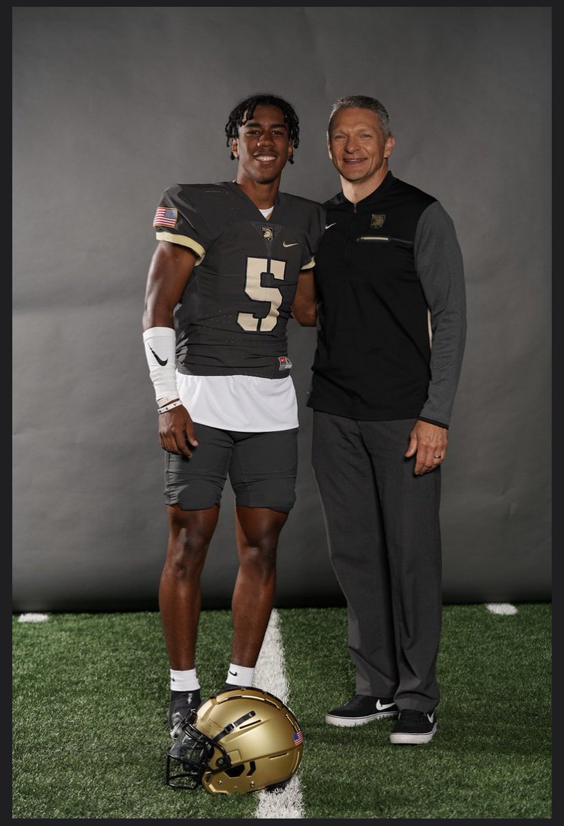 user_bello20's tweet photo. Had an incredible time yesterday at Army West Point, extremely grateful!

@CoachSeanCronin @CoachDDixon 
@CoachJeffMonken @TCHSFB 🖤☠️ https://t.co/C2qc3BH7CW