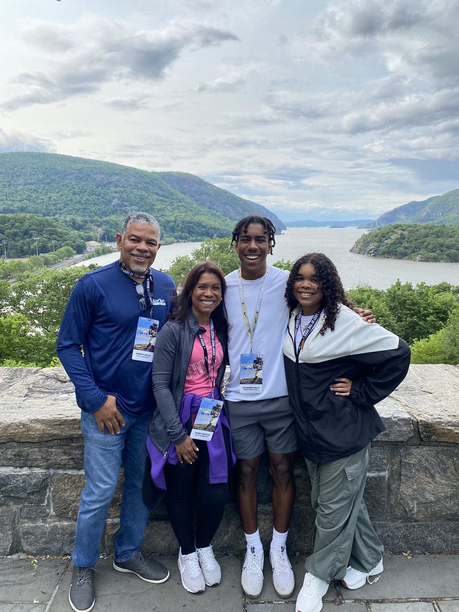 user_bello20's tweet photo. Had an incredible time yesterday at Army West Point, extremely grateful!

@CoachSeanCronin @CoachDDixon 
@CoachJeffMonken @TCHSFB 🖤☠️ https://t.co/C2qc3BH7CW