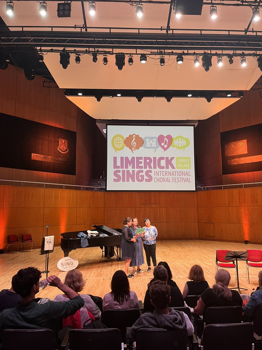 Lovely morning @UCHLimerick for @LimerickSings with @Sing_Ireland. Thanks to @jennyocm @suzannebuttimer and Kate for facilitating! #SING #communitymusic