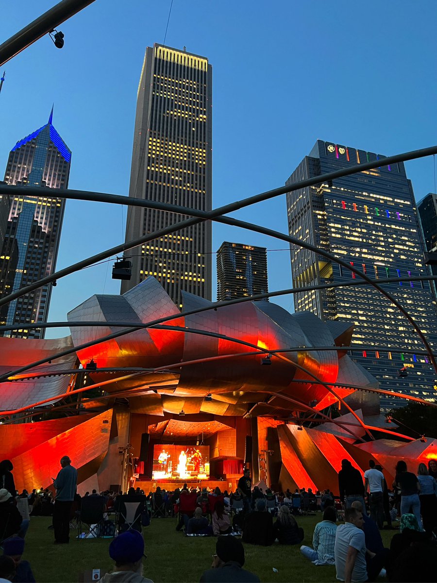 ewicaeff's tweet photo. Festival season in full effect 😎
#chicagobluesfest https://t.co/RhR6cPpDG4