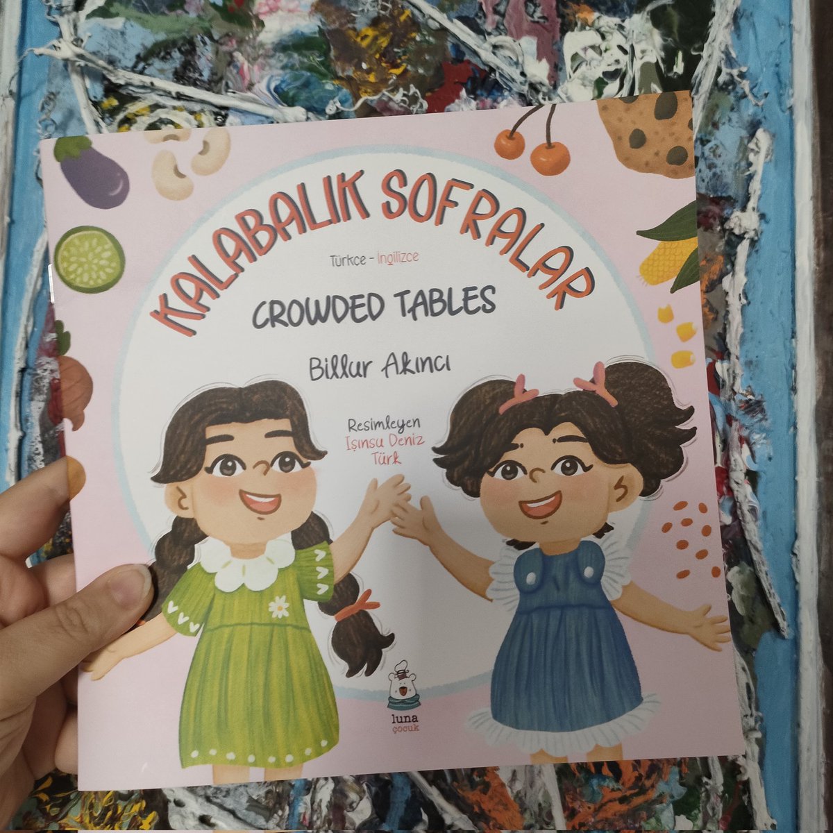 ✨ Self-promo ✨ These are my first official book works as an illustrator 🥹 💭 Hayal Makinesi by Derya Şahnar 🍽️ Kalabalık Sofralar | Crowded Tables by Billur Akıncı both published by @LunaYayinlari #kidlit #kidlitart #childrensbook #picturebook