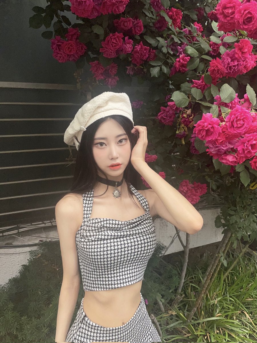WiTCHESmedia's tweet photo. hanhee (aya) has reactivated her personal instagram as well as removing all her posts + WiTCHES from her bio &amp; following. 

#위치스 #WiTCHES #아야 #AYA https://t.co/yigtTtXRUn