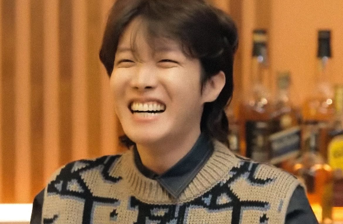 jhopesland's tweet photo. his smile :( https://t.co/FzbQ9cgUaB