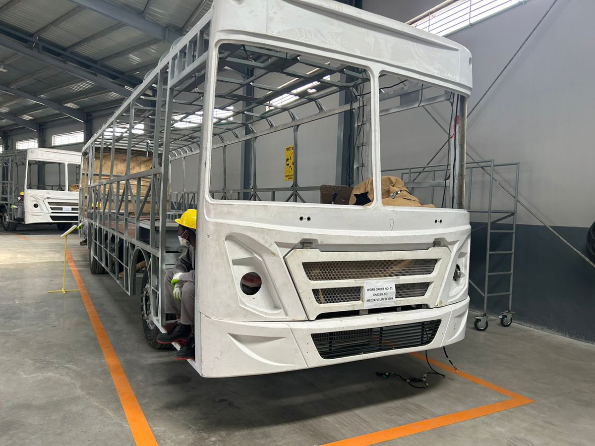 ElieMugalu's tweet photo. Je vous Présente HARISH JAGATANI le Milliardaire Indien 🇮🇳 qui serait propriétaire de l’entreprise Suprême Automobile des Montages des BUS Mercedes

NB: l’Etat congolais ne détient aucune part dans cette entreprise 

L’Inauguration du Président @fatshi13 est juste symbolique. https://t.co/lEhGpr1mhZ