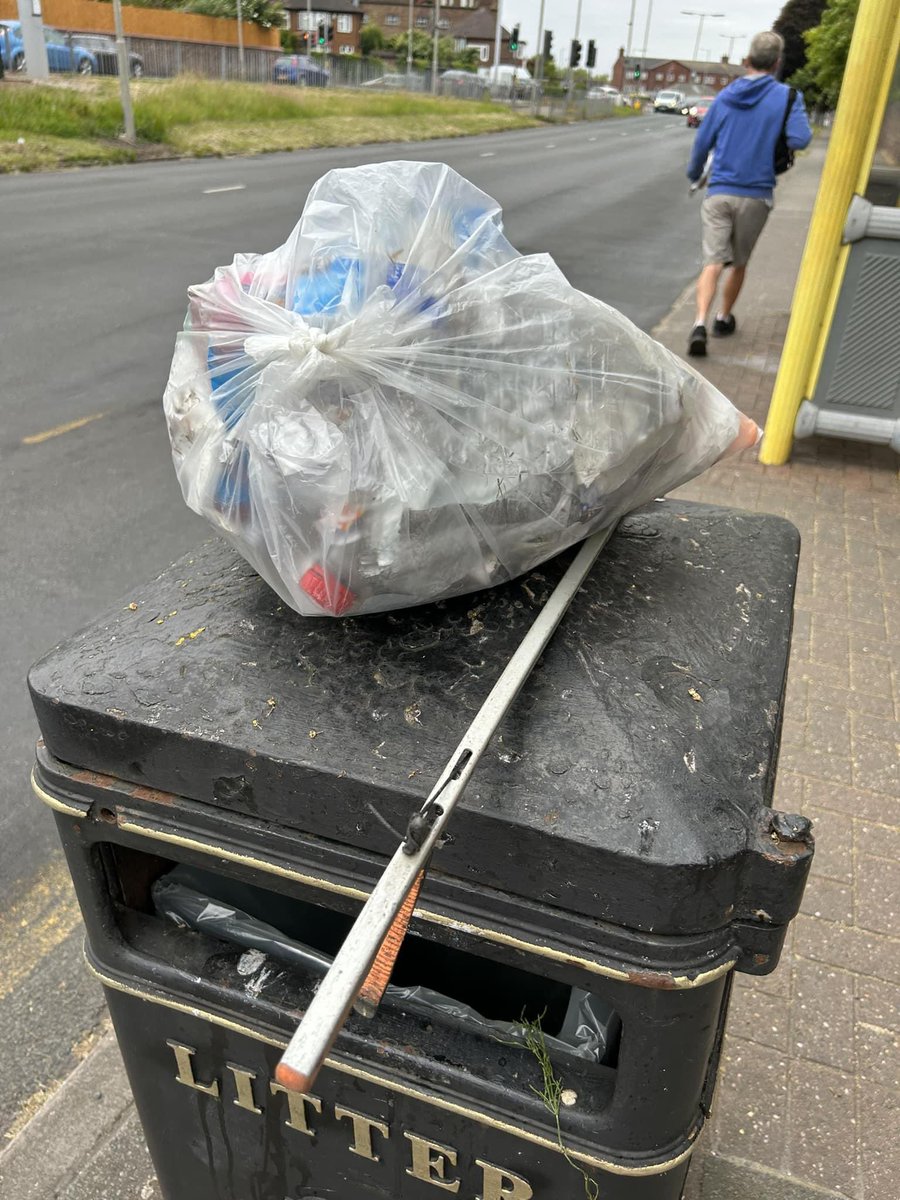 Meryl is back from her jollies and did a quick morning womble up Thingwall Rd

40 mins and 1 bag collect. 2 NOS canisters

#pennylanewombles #keepliverpooltidy #litterpicking #lovewhereyoulive #litterheroes #litterattractslitter #recycling