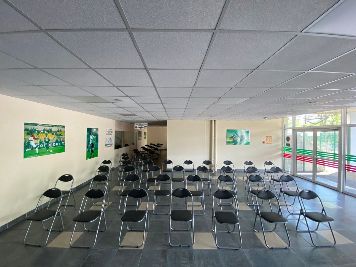 _CSSA's tweet image. 𝗛-𝟭 𝗮𝘃𝗮𝗻𝘁 𝗹’𝗶𝗻𝘁𝗲𝗿𝘃𝗲𝗻𝘁𝗶𝗼𝗻 𝗱𝘂 𝗽𝗿𝗲́𝘀𝗶𝗱𝗲𝗻𝘁 𝗠𝗮𝗿𝗰 𝗗𝘂𝗯𝗼𝗶𝘀 𝗮𝘂𝗽𝗿𝗲̀𝘀 𝗱𝗲𝘀 𝘀𝘂𝗽𝗽𝗼𝗿𝘁𝗲𝗿𝘀 

Rendez-vous à 17h00 dans la salle de presse du stade Louis Dugauguez ! 🟢🔴