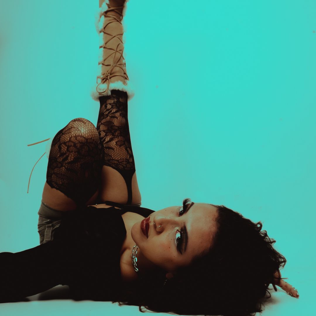 LoganSqArtsFest's tweet photo. Mila La Morena is a local singer from Chicago!  Come to Logan Square Arts Festival to enjoy her fusion of Alternative, R&amp;B, and Latin music. 
.
.
.
#latinmusic #alternative #lsaf #chicago #musicfest #artsfestival https://t.co/V9z9MF0Uts