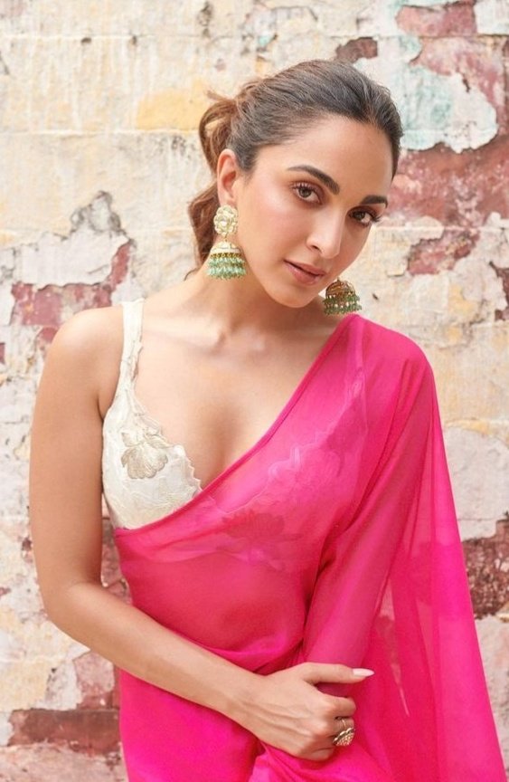 FyRETQRaMAEVX_Q?format=jpg&name=900x900