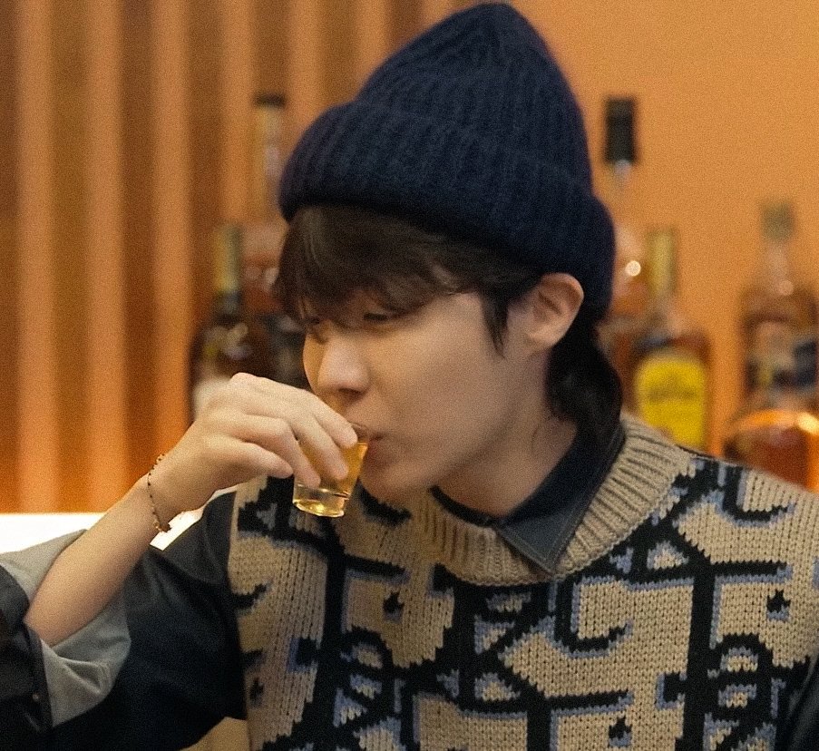 jhopesland's tweet photo. i miss him sm https://t.co/oL4fqsCvcS