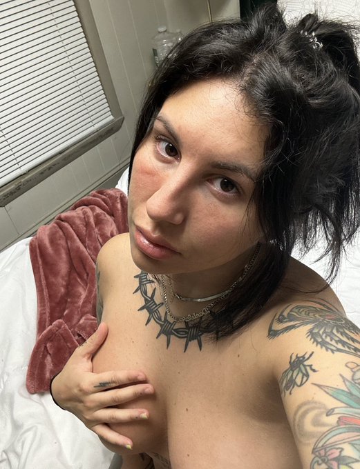 no makeup no filter no hair done up This is me🥺 https://t.co/bO8EMyNp1u