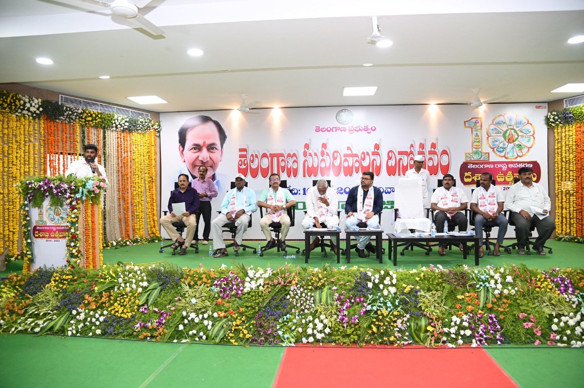 Collector_MNCL's tweet photo. తెలంగాణ రాష్ట్ర అవతరణ దశాబ్ది ఉత్సవాల్లో భాగంగా నిర్వహించబడిన "తెలంగాణ సుపరి పాలన దినోత్సవం " కార్యక్రమంలో పాల్గొన్న ప్రభుత్వ విప్, చెన్నూర్ నియోజకవర్గ శాసనసభ్యులు @balkasumantrs గారు,మంచిర్యాల శాసనసభ్యులు @NDiwakarRao గారు మరియు జిల్లా కలెక్టర్ బాదావత్ సంతోష్ గారు
@TelanganaCMO https://t.co/9EYk7lIScm