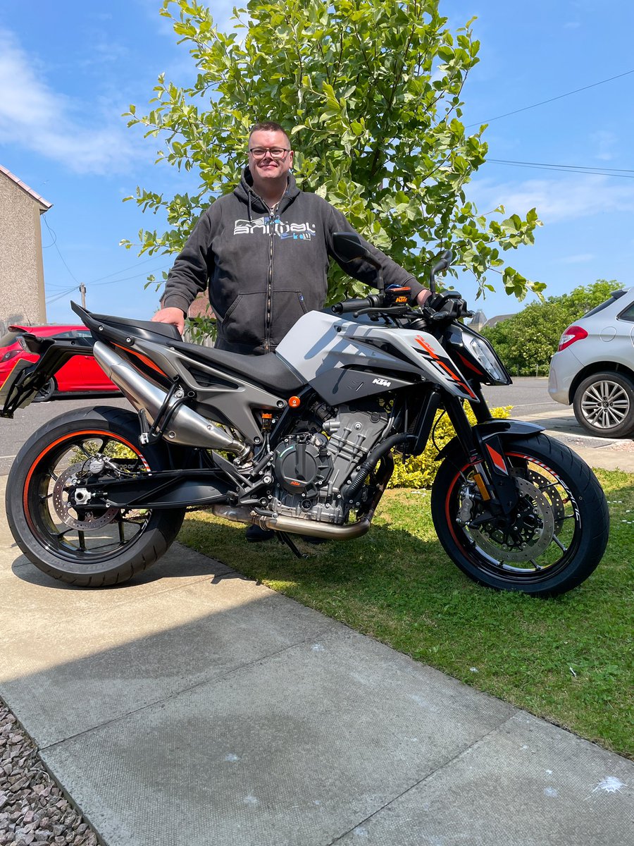 New bike day and my first ever brand new motorbike. Absolutely love it! Already personalised it with some additional 🍊bits. Say hello to Daisy Duke 🧡🩶🧡 #NewBikeDay #GetDuked #790Duke