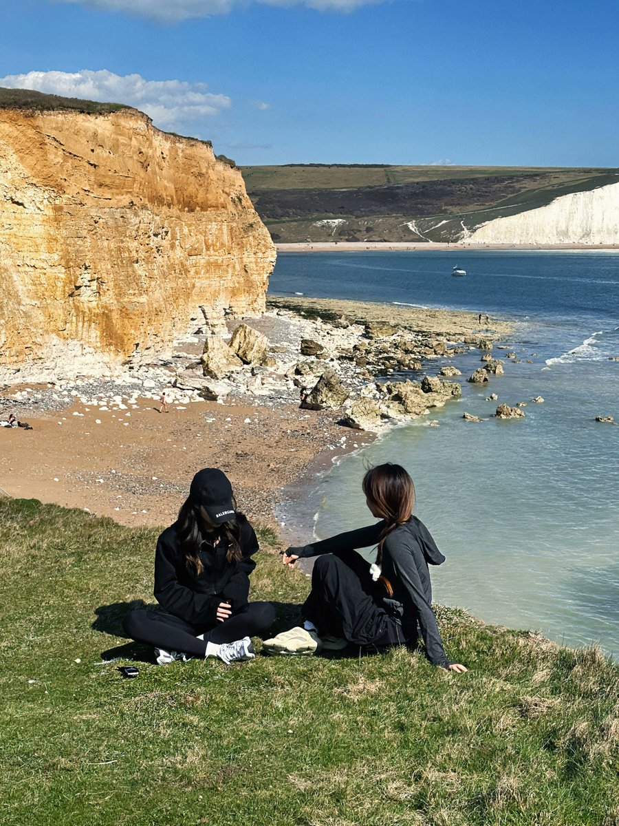 90_frog's tweet image. You're the ones who asked me to come along, and you're the ones who can't walk now that we're going back.🙄