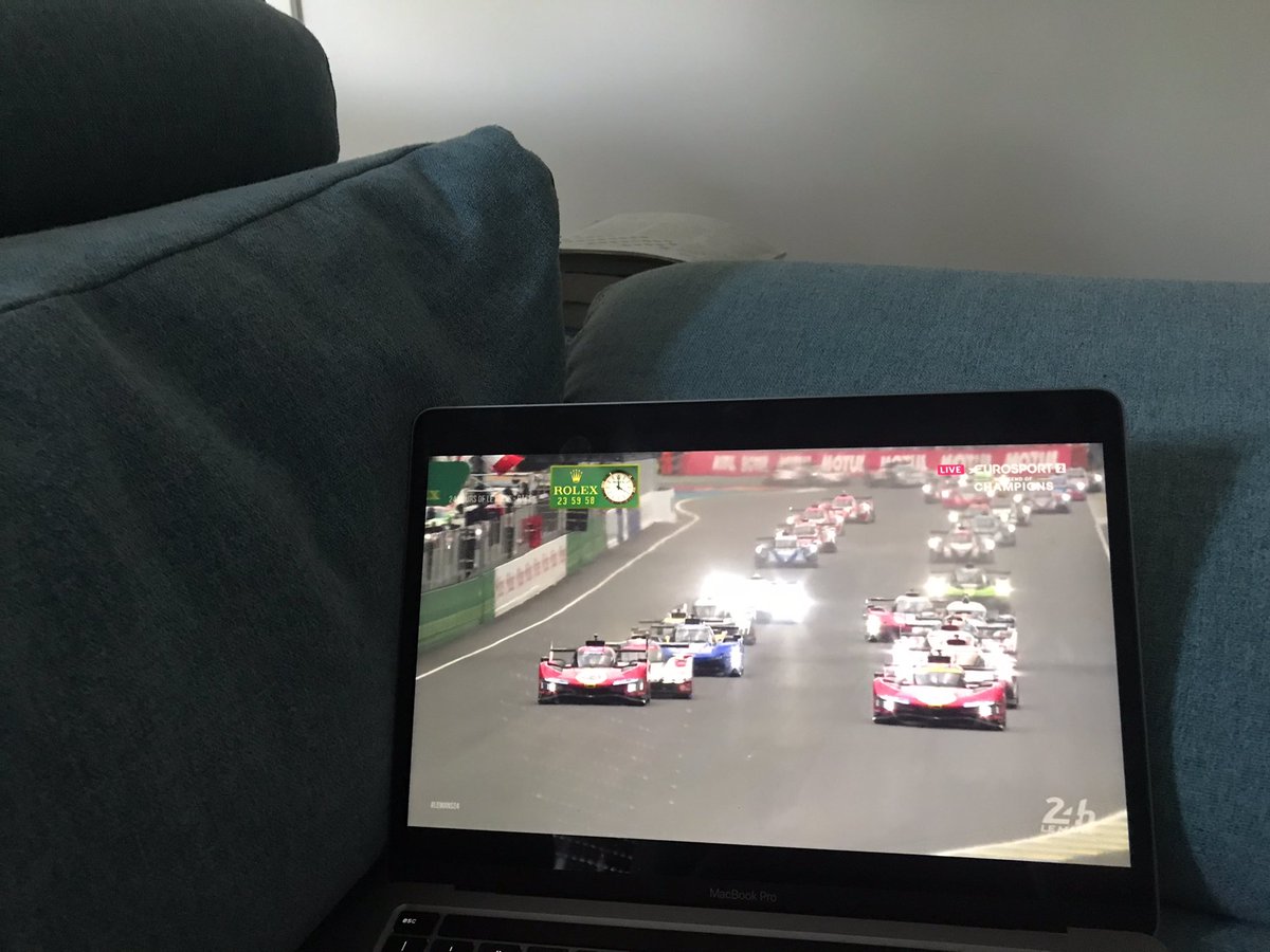 teolong82's tweet photo. Partita la 24H di DIVANS 🛋🚗🏁🤩
@NicVillani #direttaeurosport #LeMans24h @Eurosport_IT @FIAWEC https://t.co/K2yxJcK8Bo