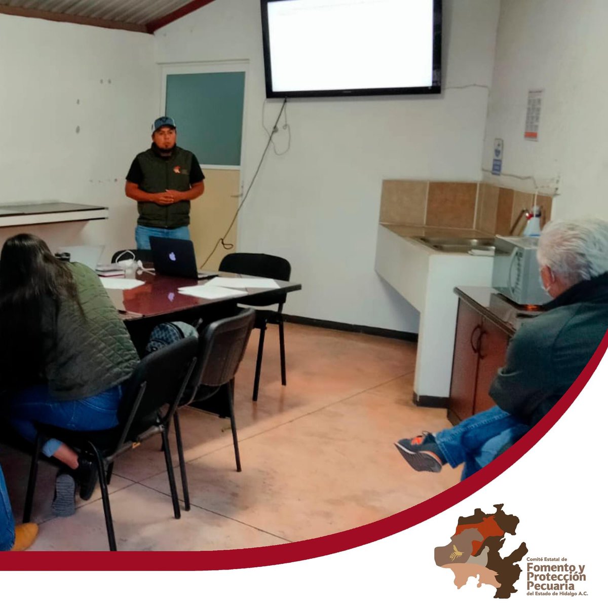 cefpphidalgo's tweet image. Se capacitó a personal de campo de las Campañas de Rabia y Varroasis, con el tema formación de capacitadores ejecutivos, con el objetivo de que las pláticas que realizan a productores sean de más fácil comprensión y la información se convierta en un conocimiento aplicable.