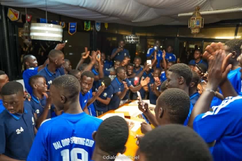 Count your age By friends , Not years !
Happy birthday again coach Vito Badiane , @weuz Modric et 
<a href="/mouhamed/">mouhamed khouma</a>
#kebetu #dialdiop #dialdiopweare @FootLocalSn <a href="/Footlocal221/">FOOTLOCAL 221🇸🇳🇸🇳🇸🇳</a> @footsen221 <a href="/Galsenfootsn/">Galsenfoot</a> <a href="/JoueursSN/">Joueurs SN 🇸🇳</a>